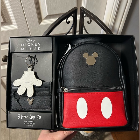NWT Disney Mickey Mouse 3 Piece Gift Set (in gift box) - Picture 1 of 2